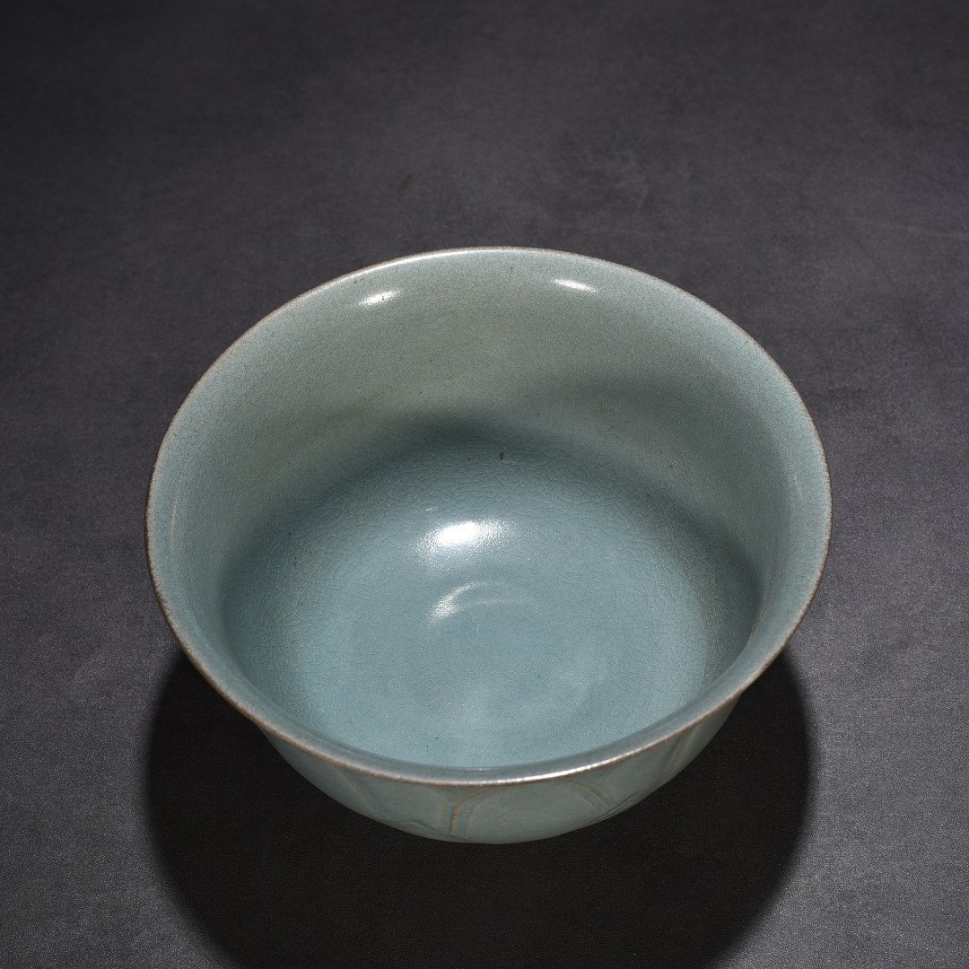 Song Dynasty Ru Kiln azure glaze bowl with lotus petal pattern