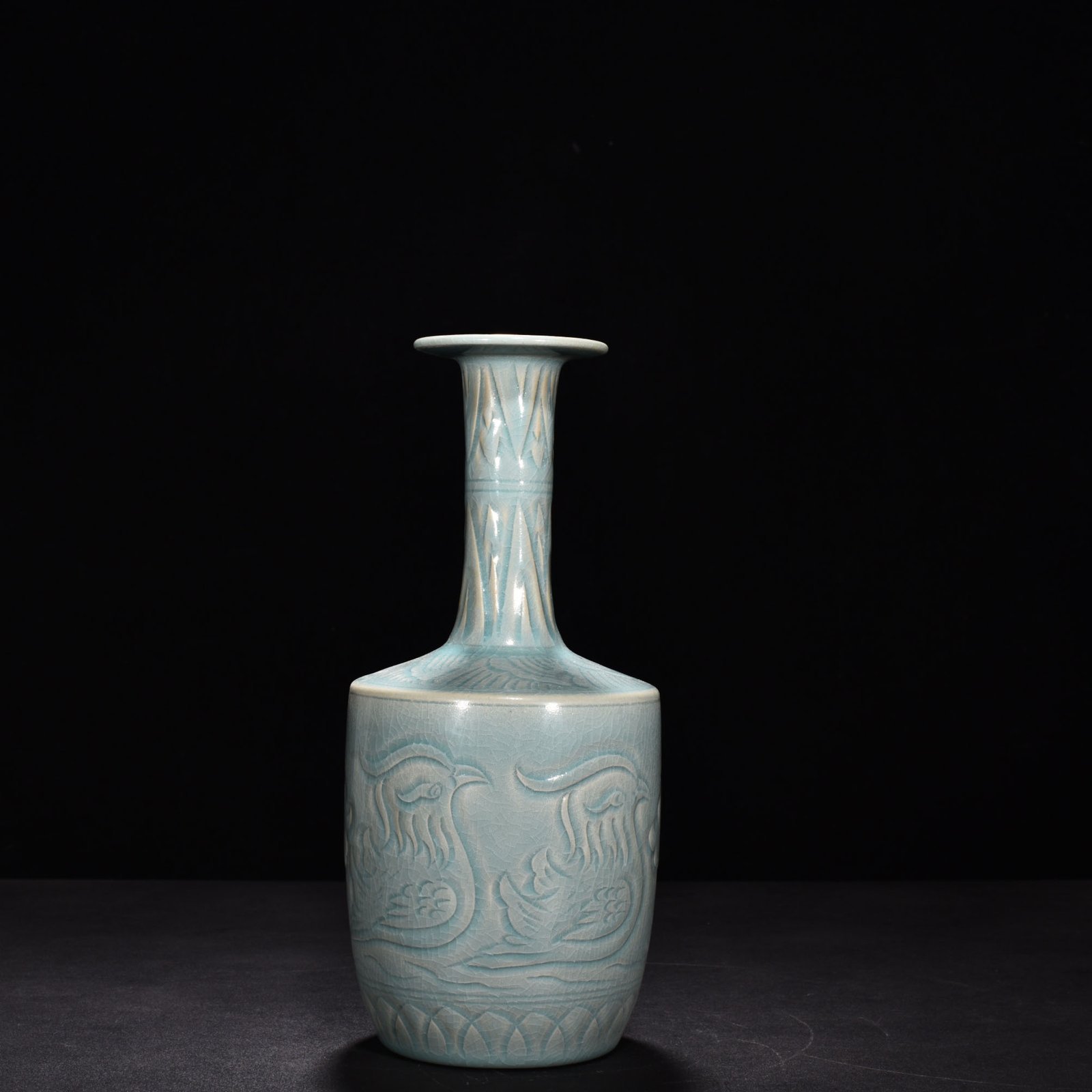 Song Dynasty Ru Kiln azure glaze plate-mouth vase with mandarin duck