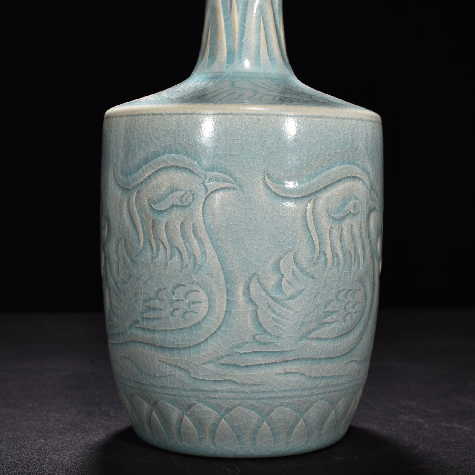 Song Dynasty Ru Kiln azure glaze plate-mouth vase with mandarin duck