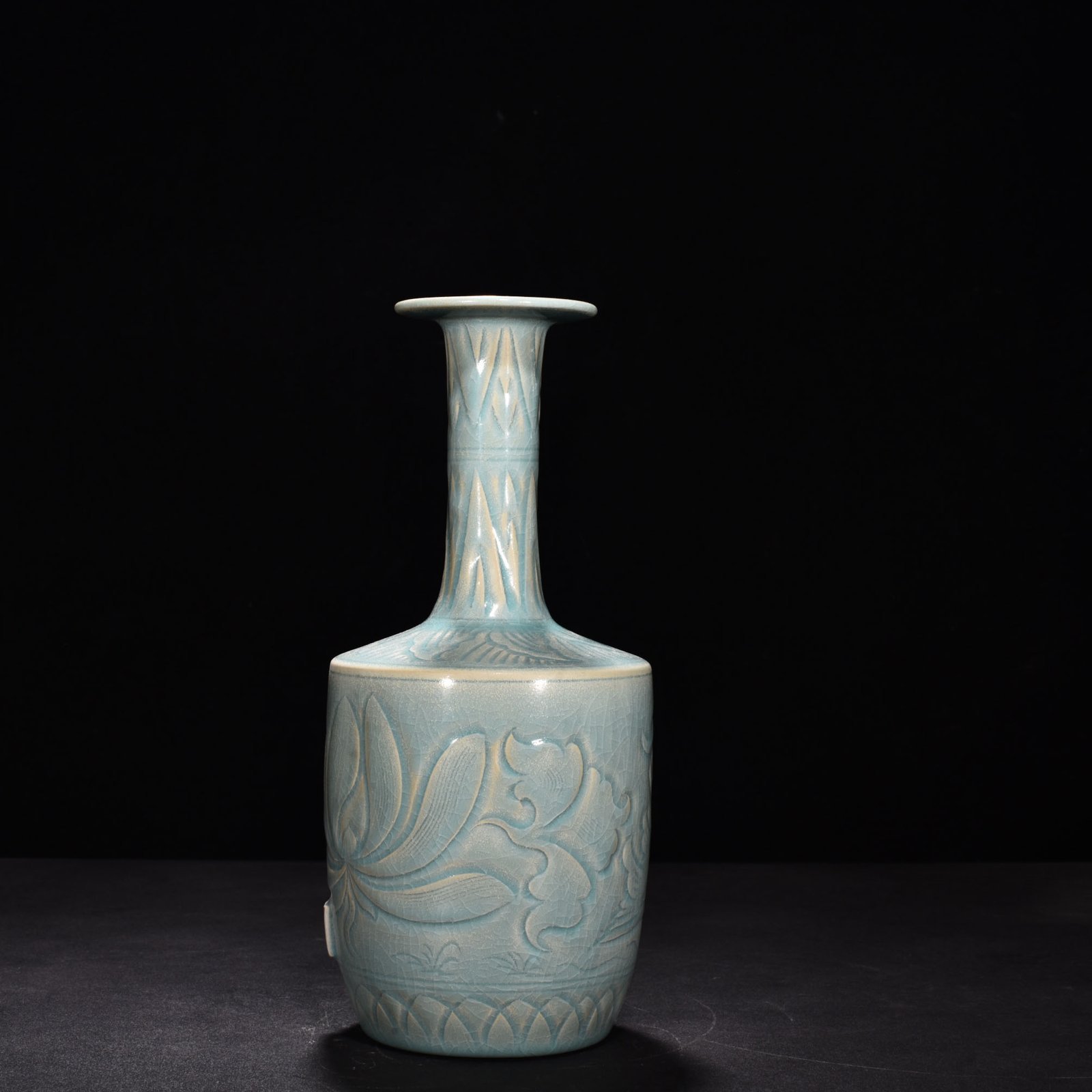 Song Dynasty Ru Kiln azure glaze plate-mouth vase with mandarin duck