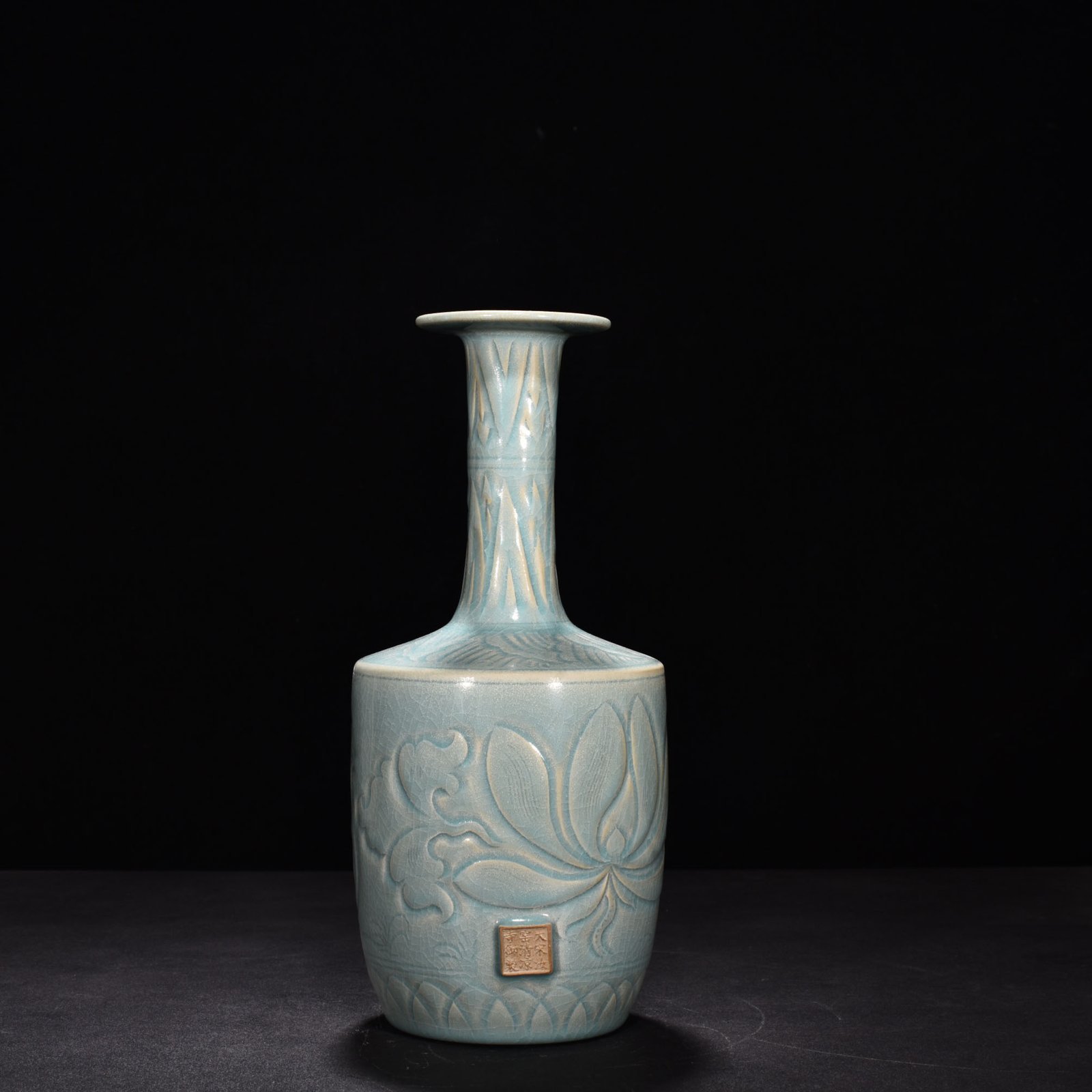 Song Dynasty Ru Kiln azure glaze plate-mouth vase with mandarin duck