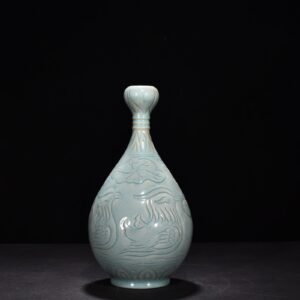 Song Dynasty Ru kiln azure glaze garlic vase with mandarin duck and lotus