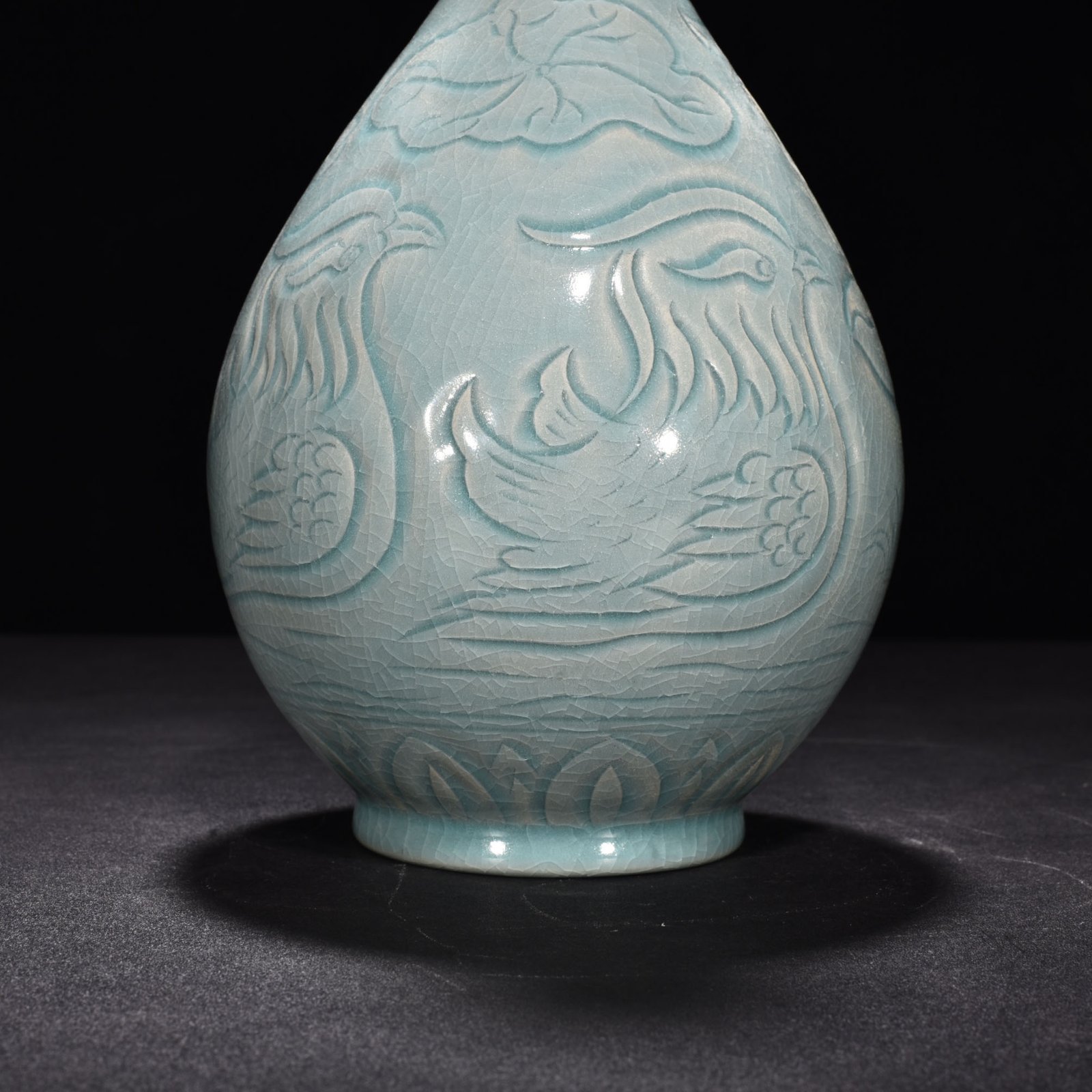 Song Dynasty Ru kiln azure glaze garlic vase with mandarin duck and lotus