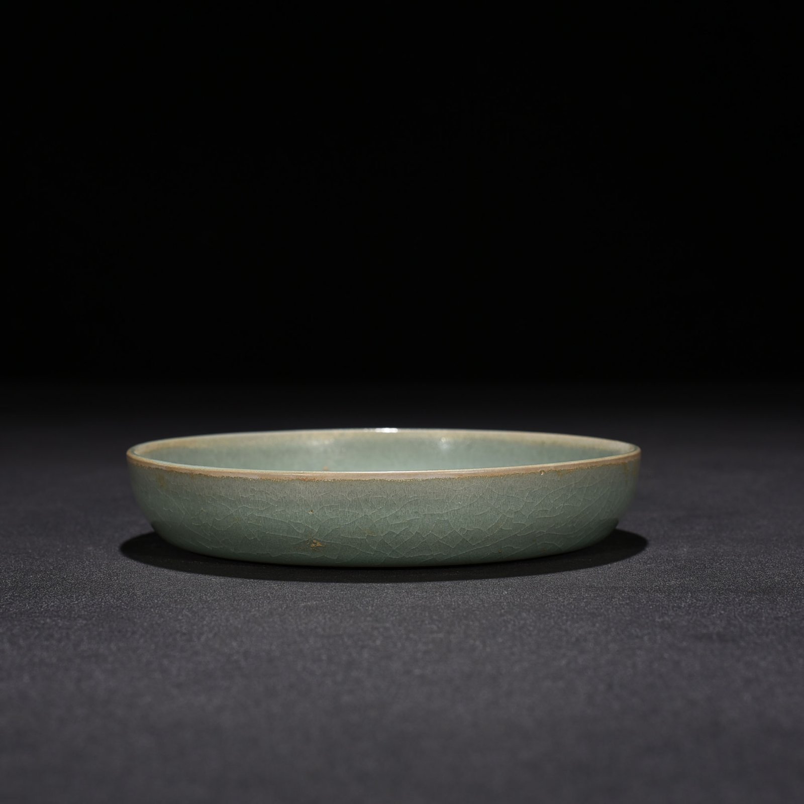 Song Dynasty Ru kiln azure glaze engraved dragon pattern round wash