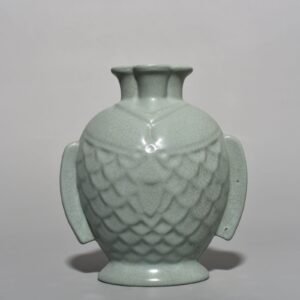 Song Dynasty Ru kiln sky blue glaze Pisces vase