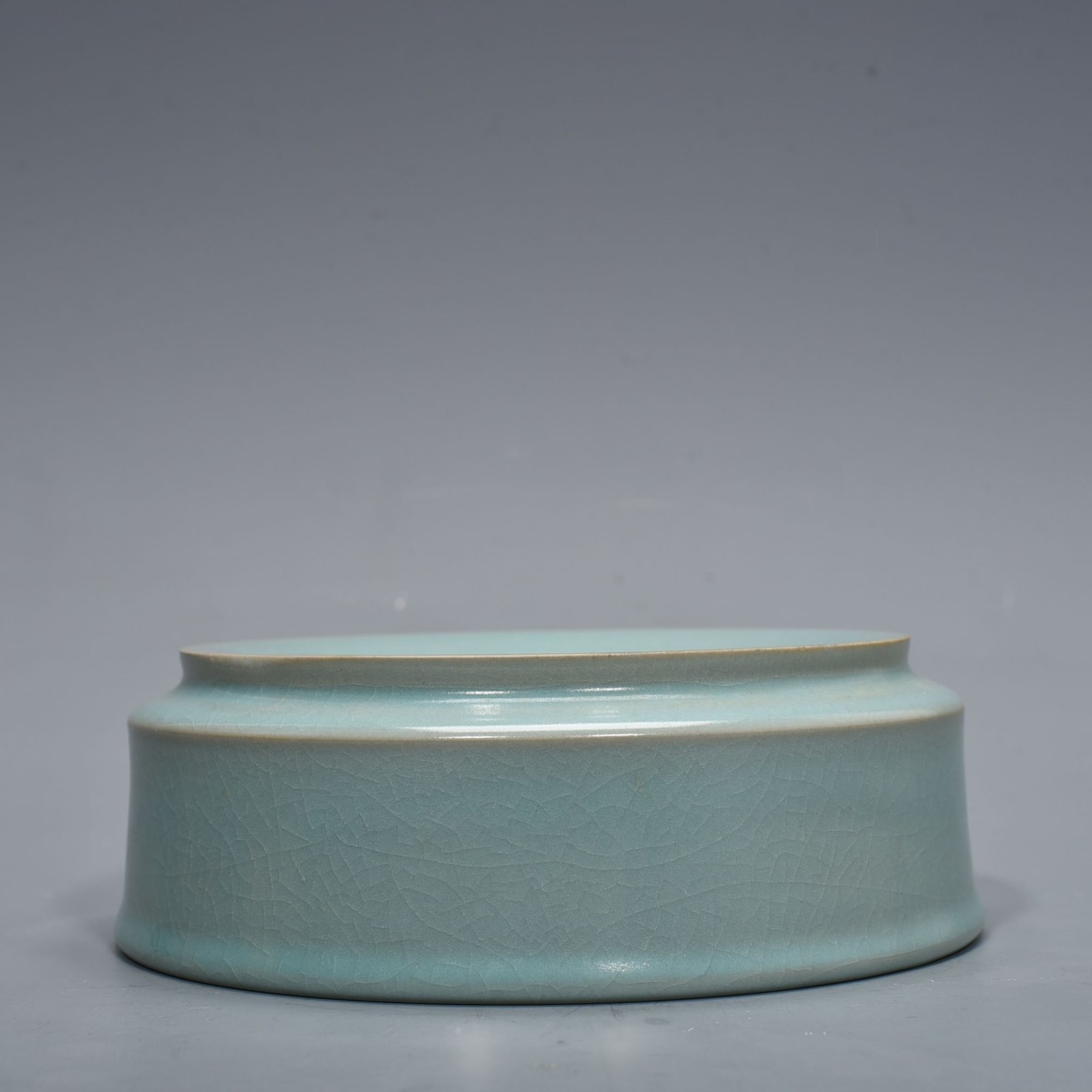 Song Dynasty Ru kiln azure glaze round washing box