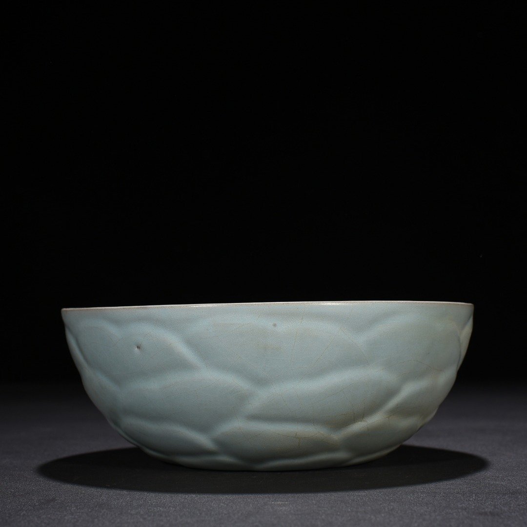 Song Dynasty Ru kiln azure glaze Fenghua bowl Arhat bowl