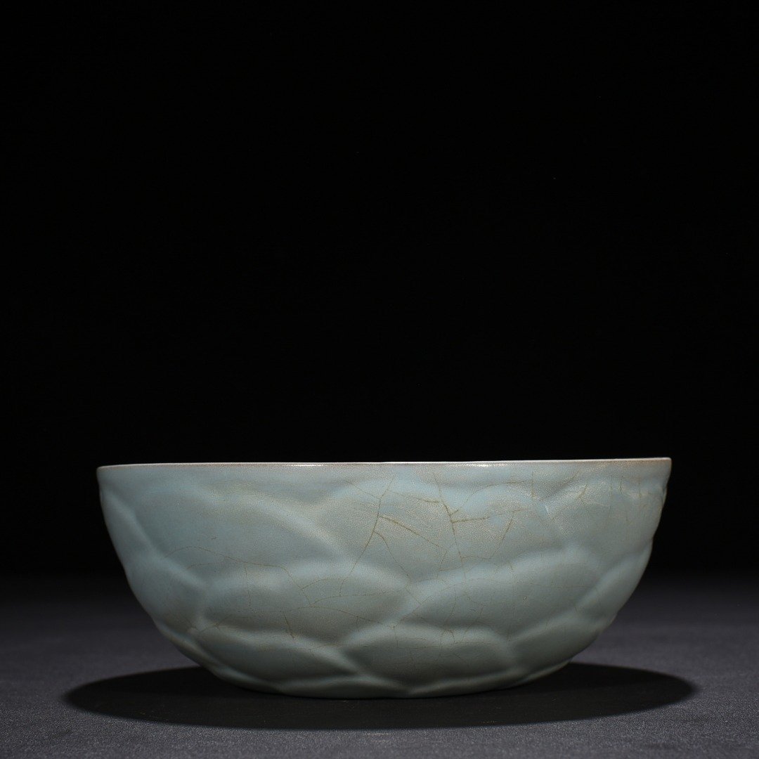 Song Dynasty Ru kiln azure glaze Fenghua bowl Arhat bowl