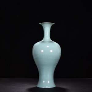 Song Dynasty Ru kiln azure glaze string pattern Guanyin vase