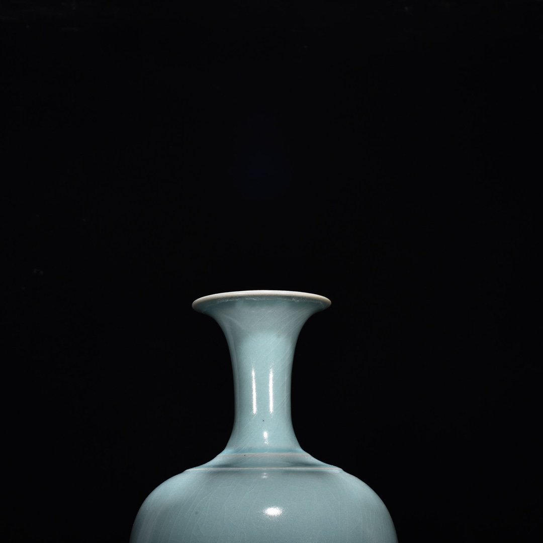Song Dynasty Ru kiln azure glaze string pattern Guanyin vase