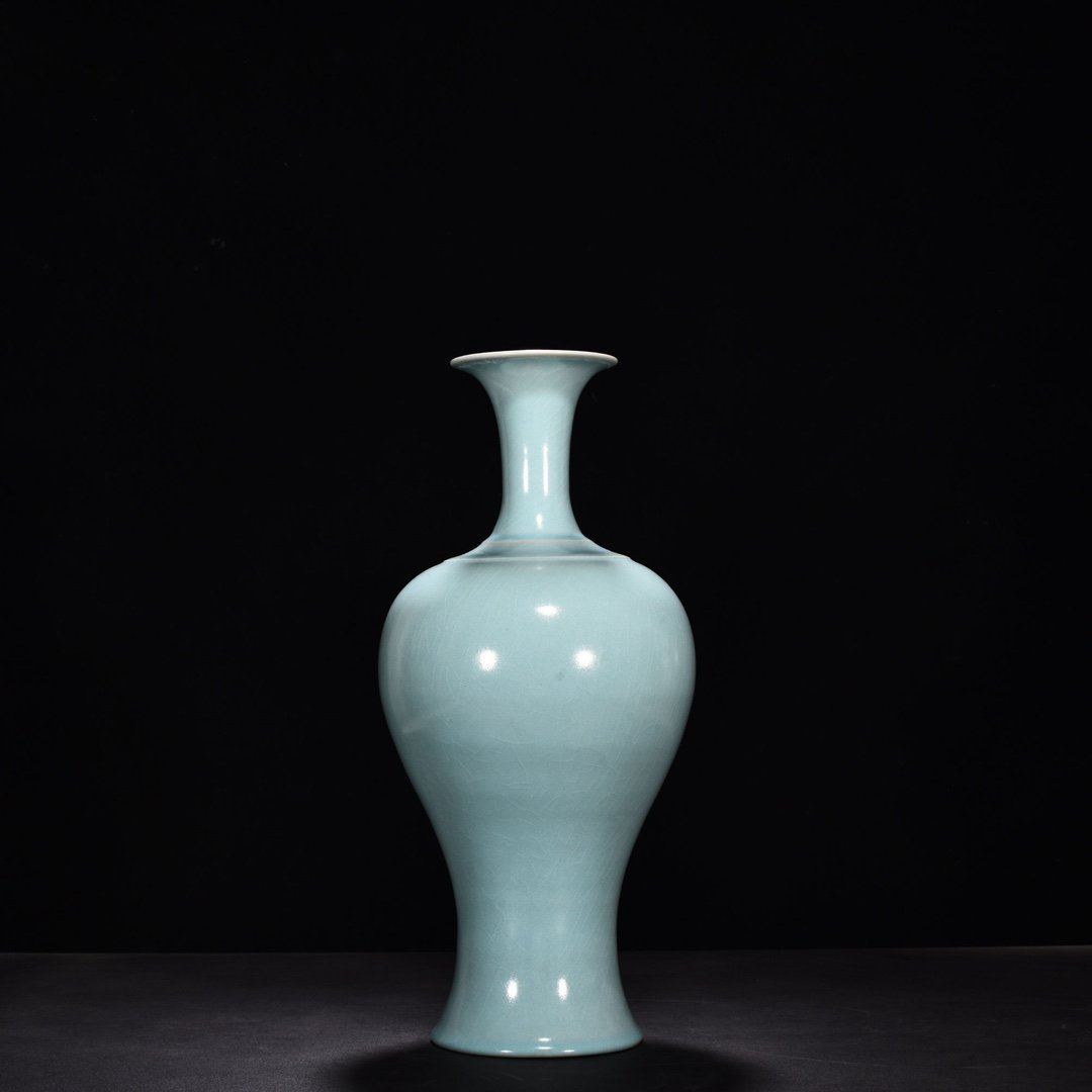 Song Dynasty Ru kiln azure glaze string pattern Guanyin vase
