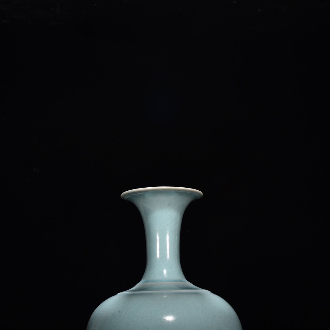 Song Dynasty Ru kiln azure glaze string pattern Guanyin vase