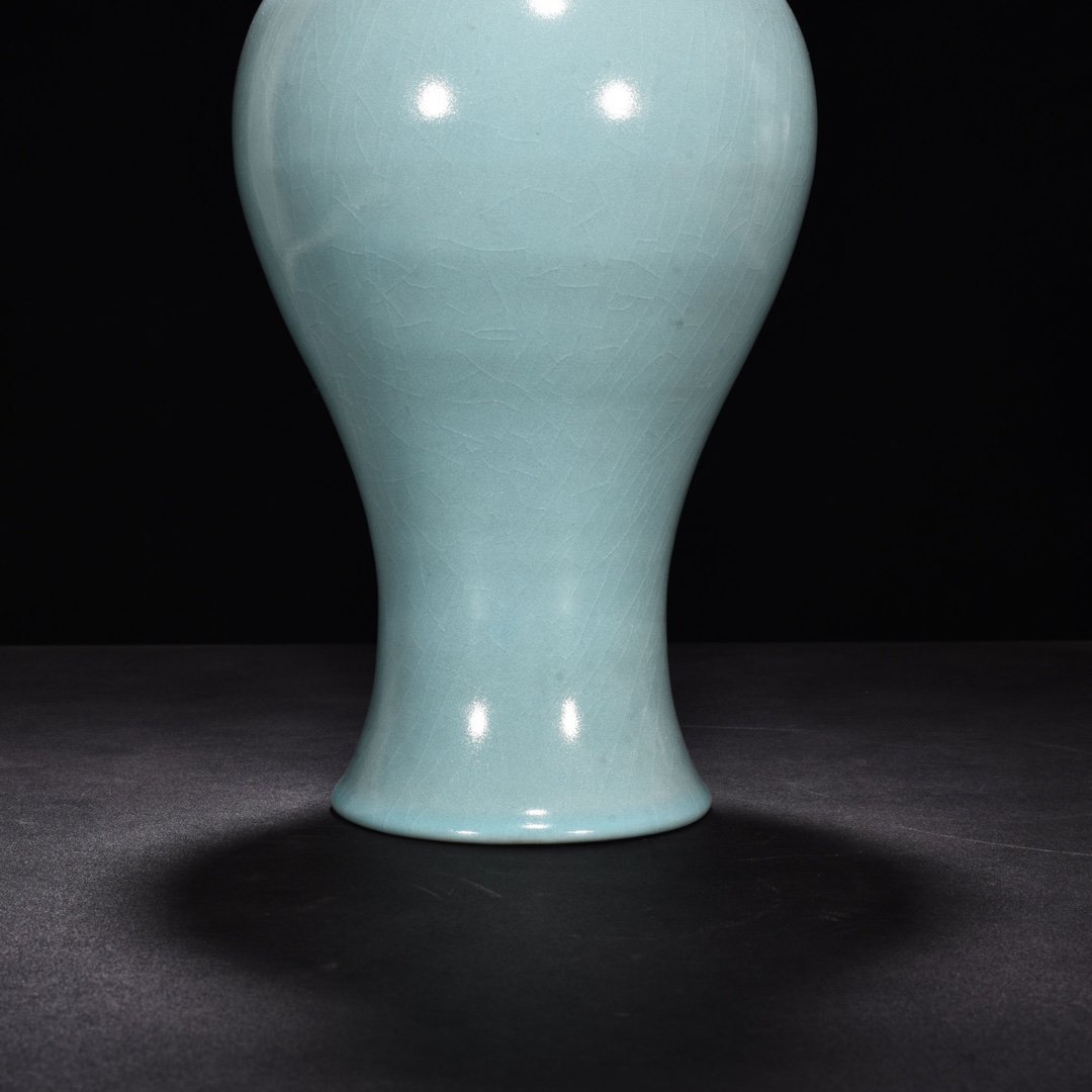 Song Dynasty Ru kiln azure glaze string pattern Guanyin vase