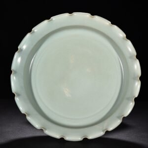 Song Dynasty Ru Kiln azure glaze folding waist large plate with flower mouth