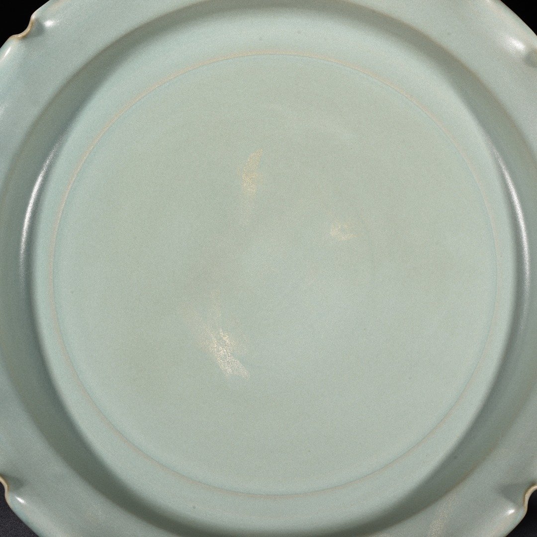 Song Dynasty Ru Kiln azure glaze folding waist large plate with flower mouth