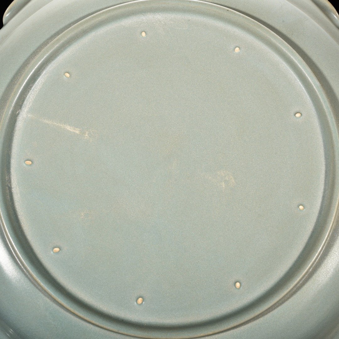 Song Dynasty Ru Kiln azure glaze folding waist large plate with flower mouth