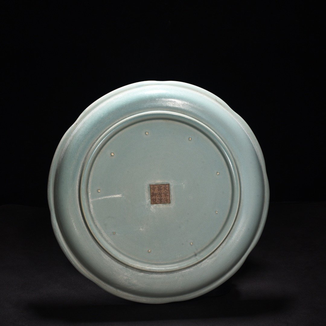 Song Dynasty Ru Kiln azure glaze folded sunflower mouth plate