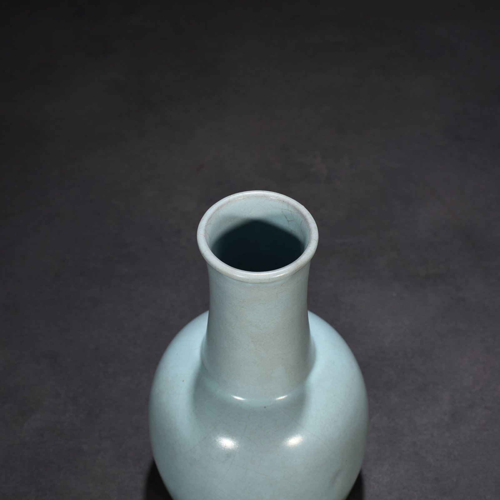 Song Dynasty Ru kiln azure glaze rattle vase