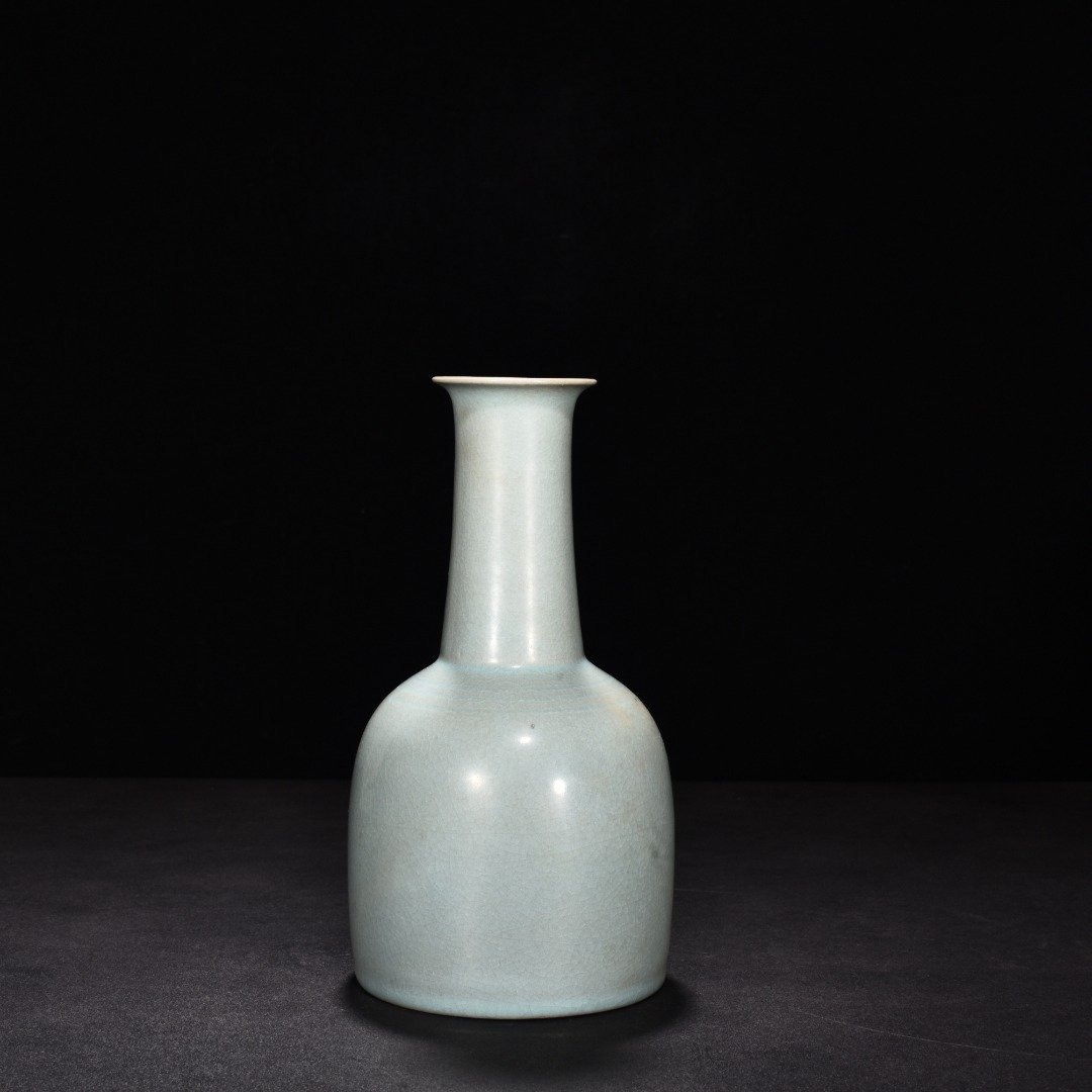Song Dynasty Ru kiln azure glaze rattle dish bottle