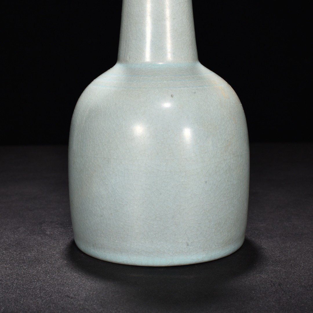 Song Dynasty Ru kiln azure glaze rattle dish bottle