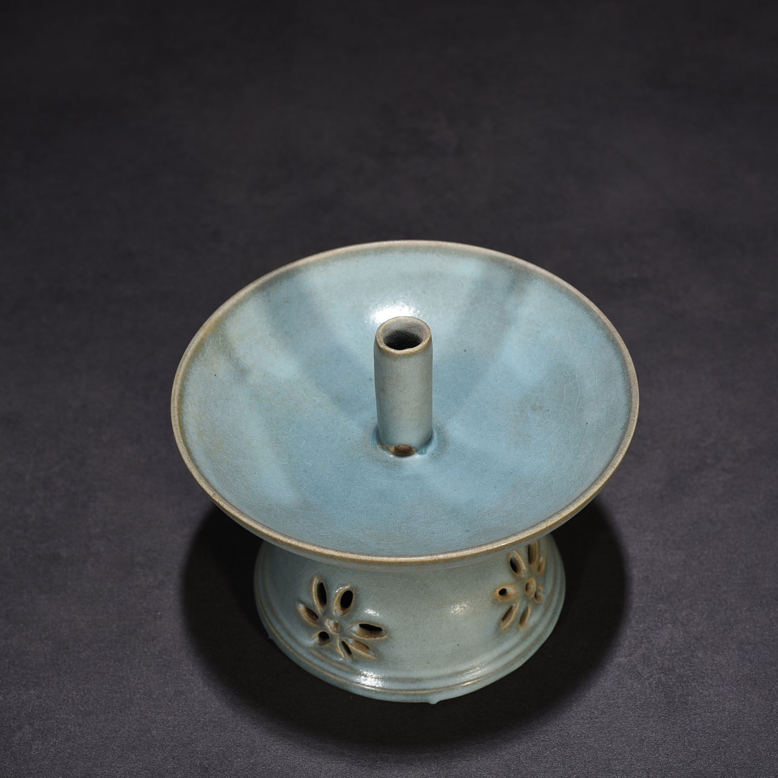 Song Dynasty Ru kiln azure glaze oil lamp