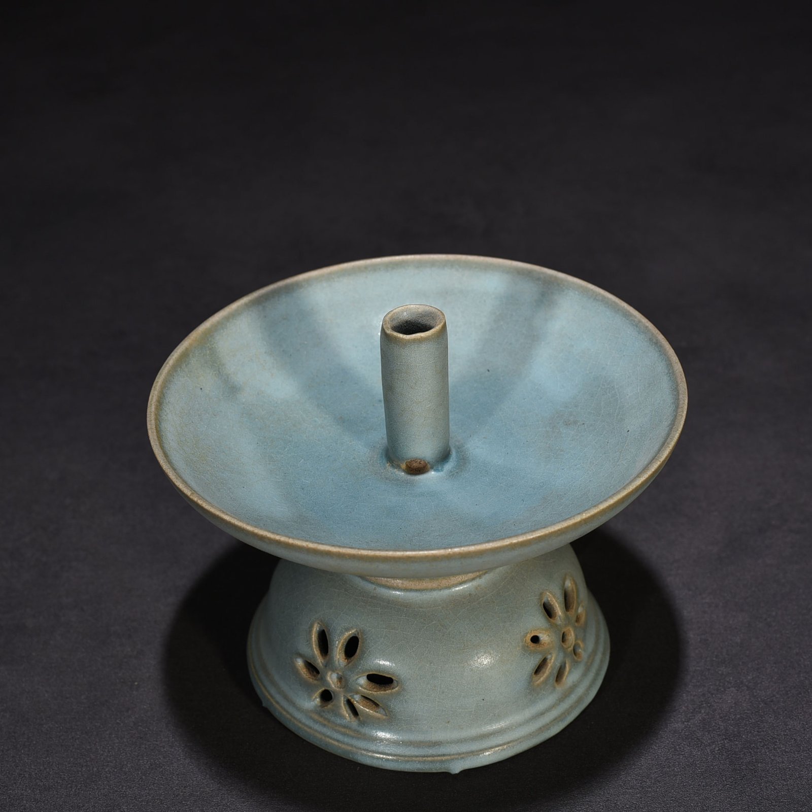 Song Dynasty Ru kiln azure glaze oil lamp