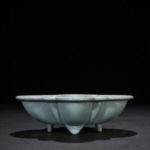 Song Dynasty Ru kiln azure glaze and begonia wash