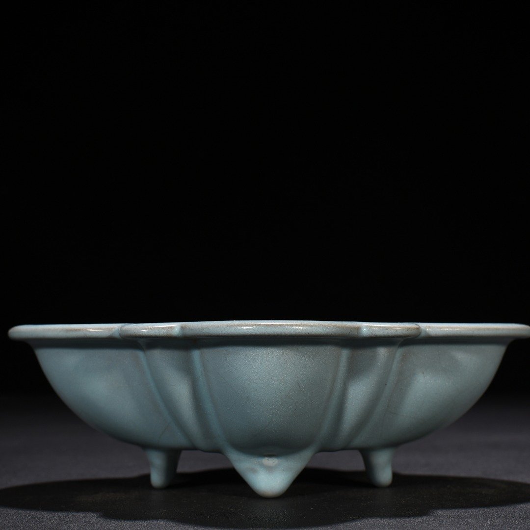 Song Dynasty Ru kiln azure glaze and begonia wash