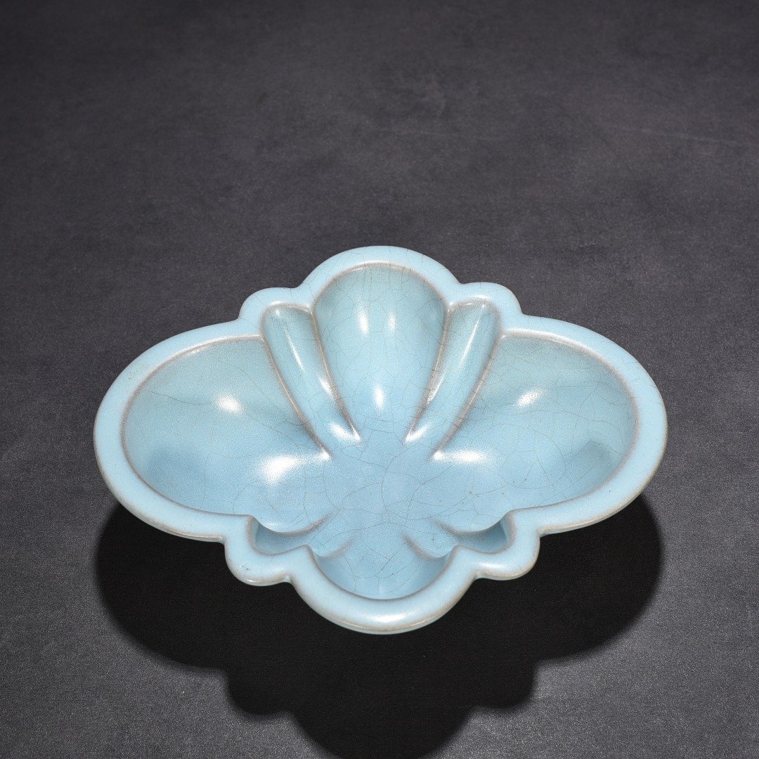 Song Dynasty Ru kiln azure glaze and begonia wash
