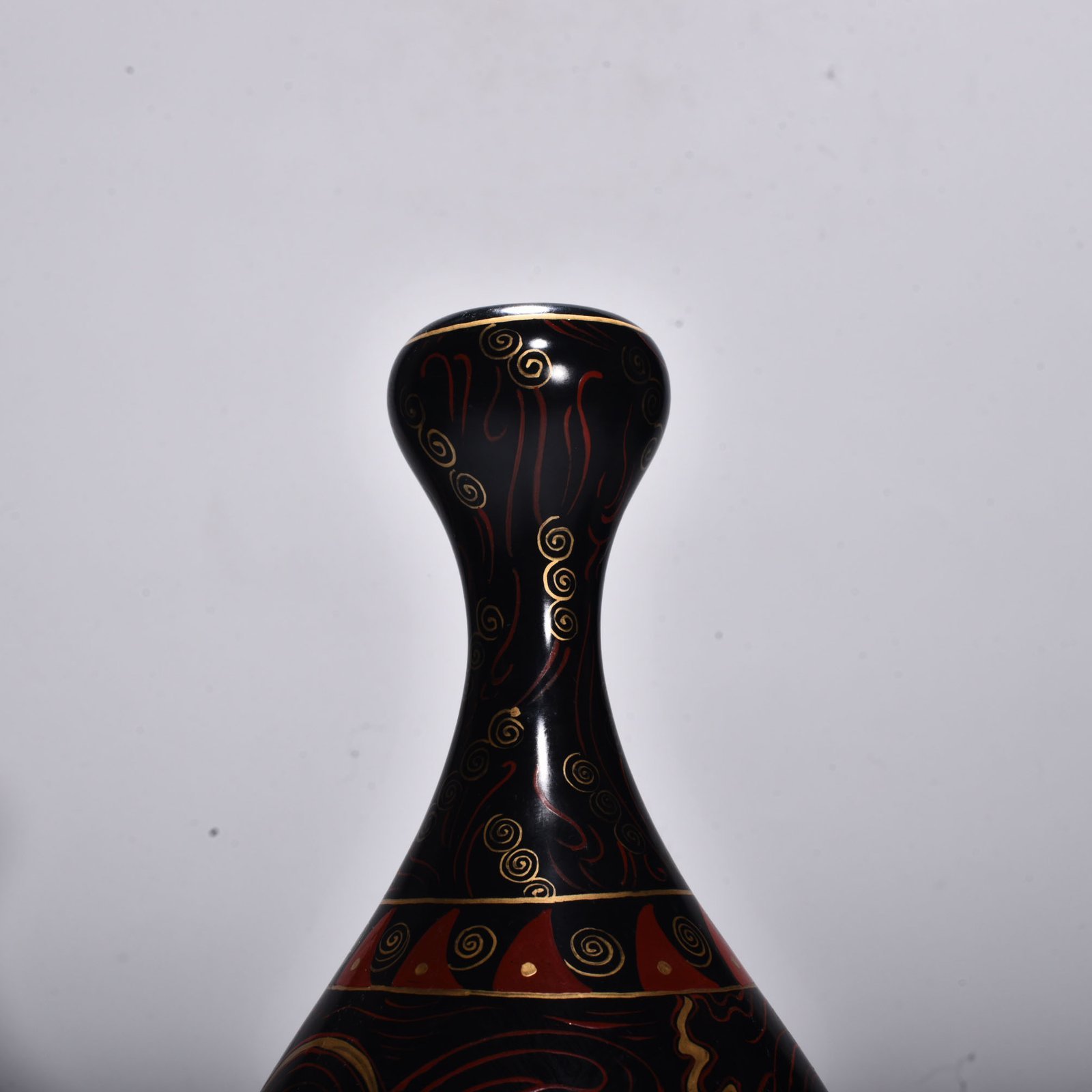 Song Dynasty Ru kiln azure glaze lacquer ware with gold double dragon garlic vase