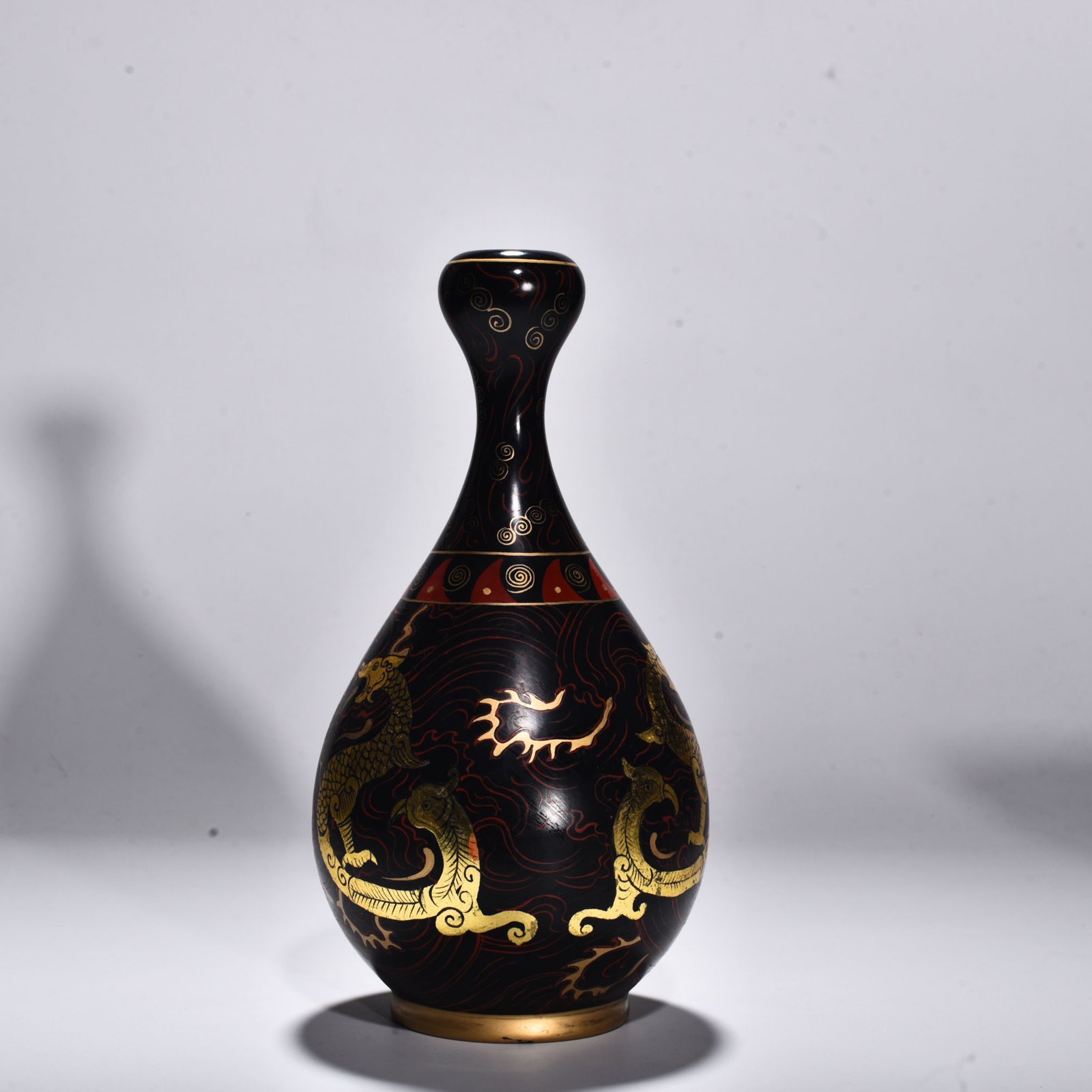 Song Dynasty Ru kiln azure glaze lacquer ware with gold double dragon garlic vase
