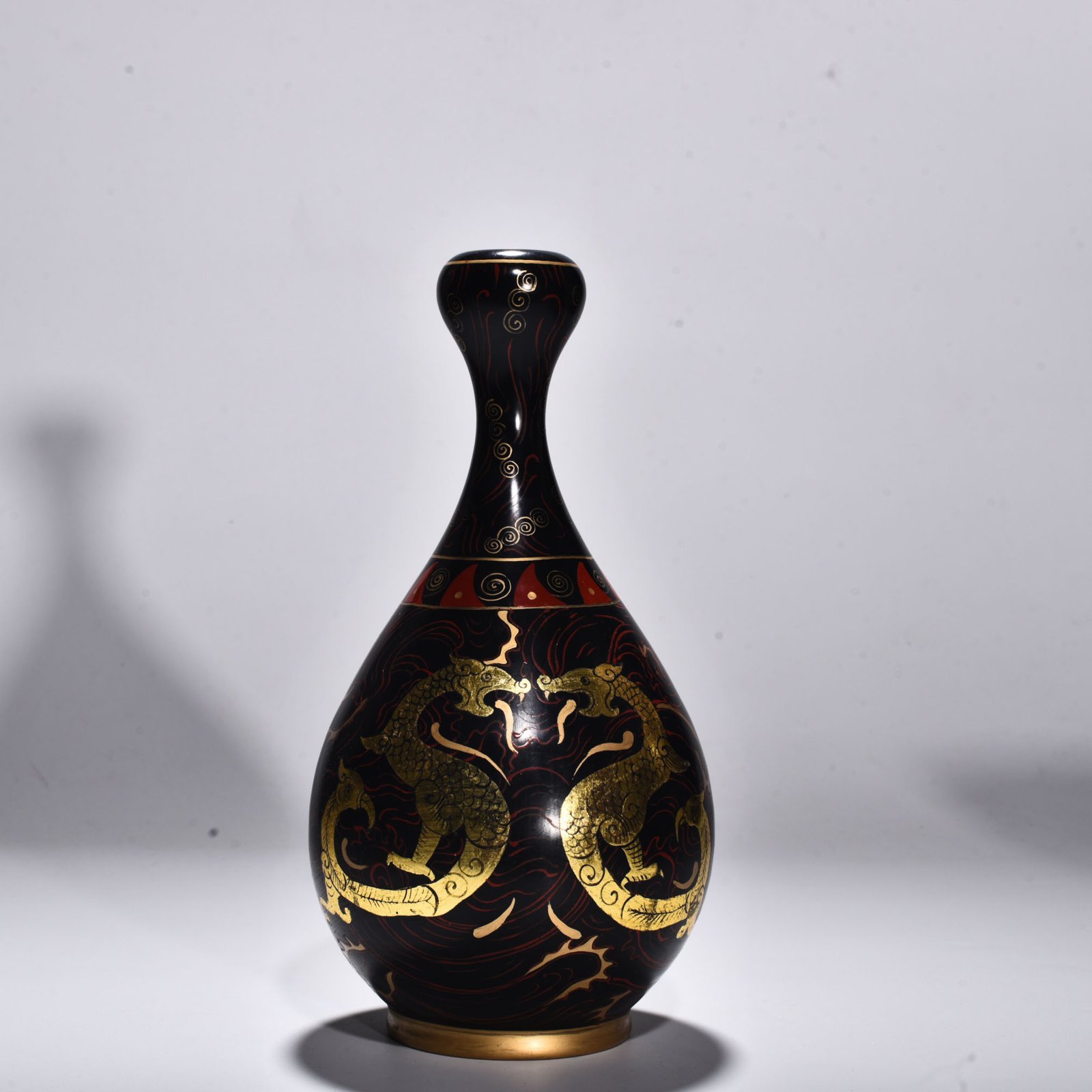 Song Dynasty Ru kiln azure glaze lacquer ware with gold double dragon garlic vase