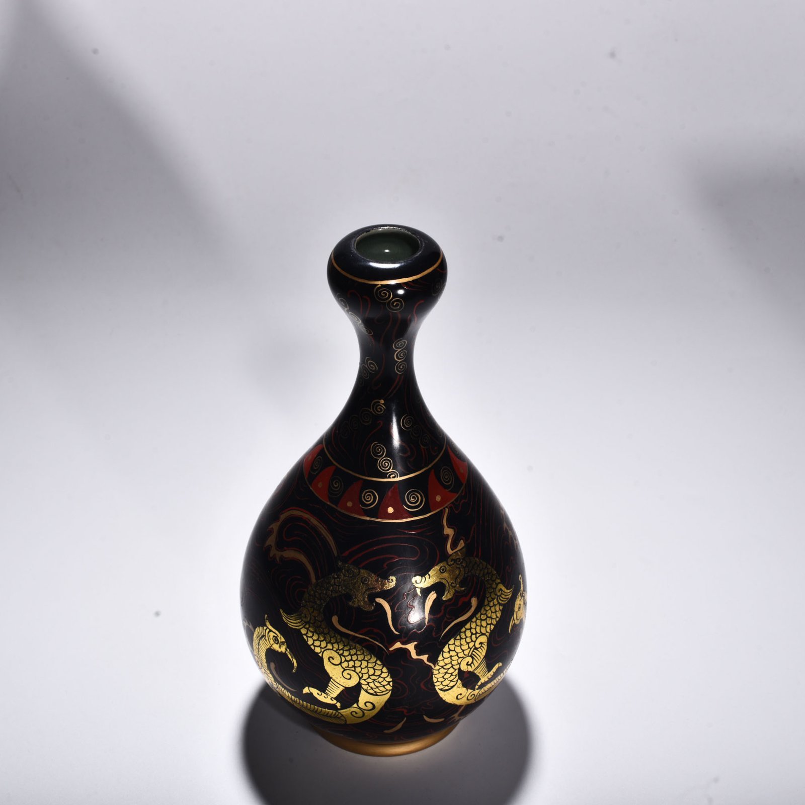 Song Dynasty Ru kiln azure glaze lacquer ware with gold double dragon garlic vase