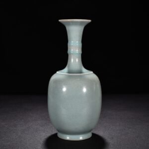 Song Dynasty Ru kiln azure glaze dazzling pattern vase