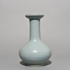Song Dynasty Ru kiln azure glaze dazzling pattern plate mouth vase