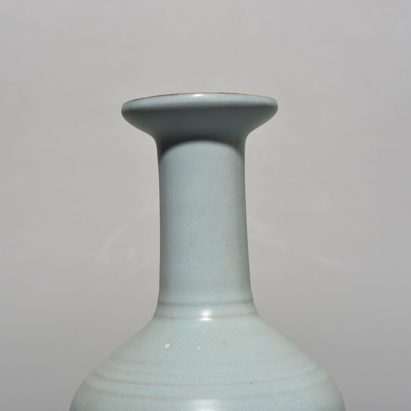 Song Dynasty Ru kiln azure glaze dazzling pattern plate mouth vase