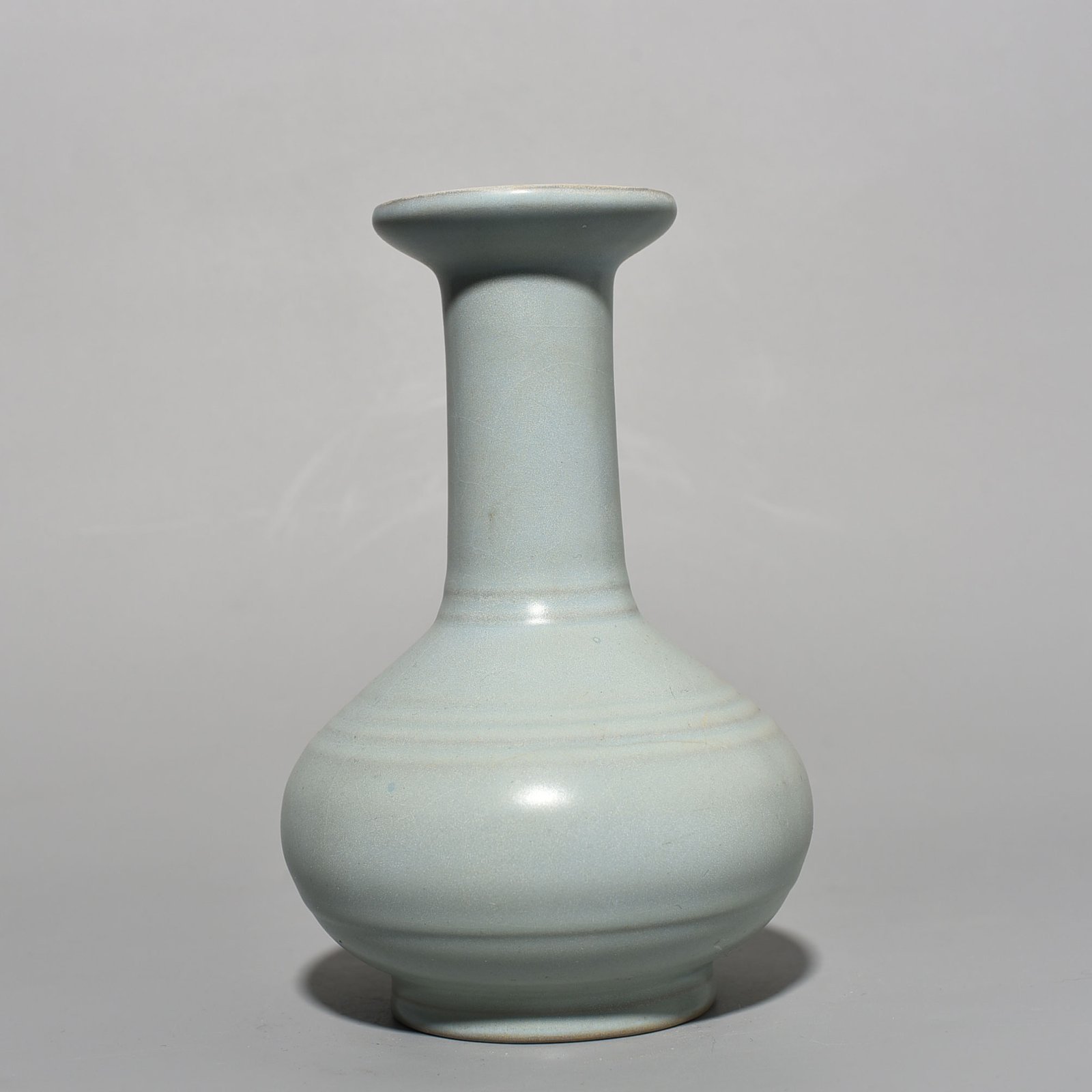 Song Dynasty Ru kiln azure glaze dazzling pattern plate mouth vase
