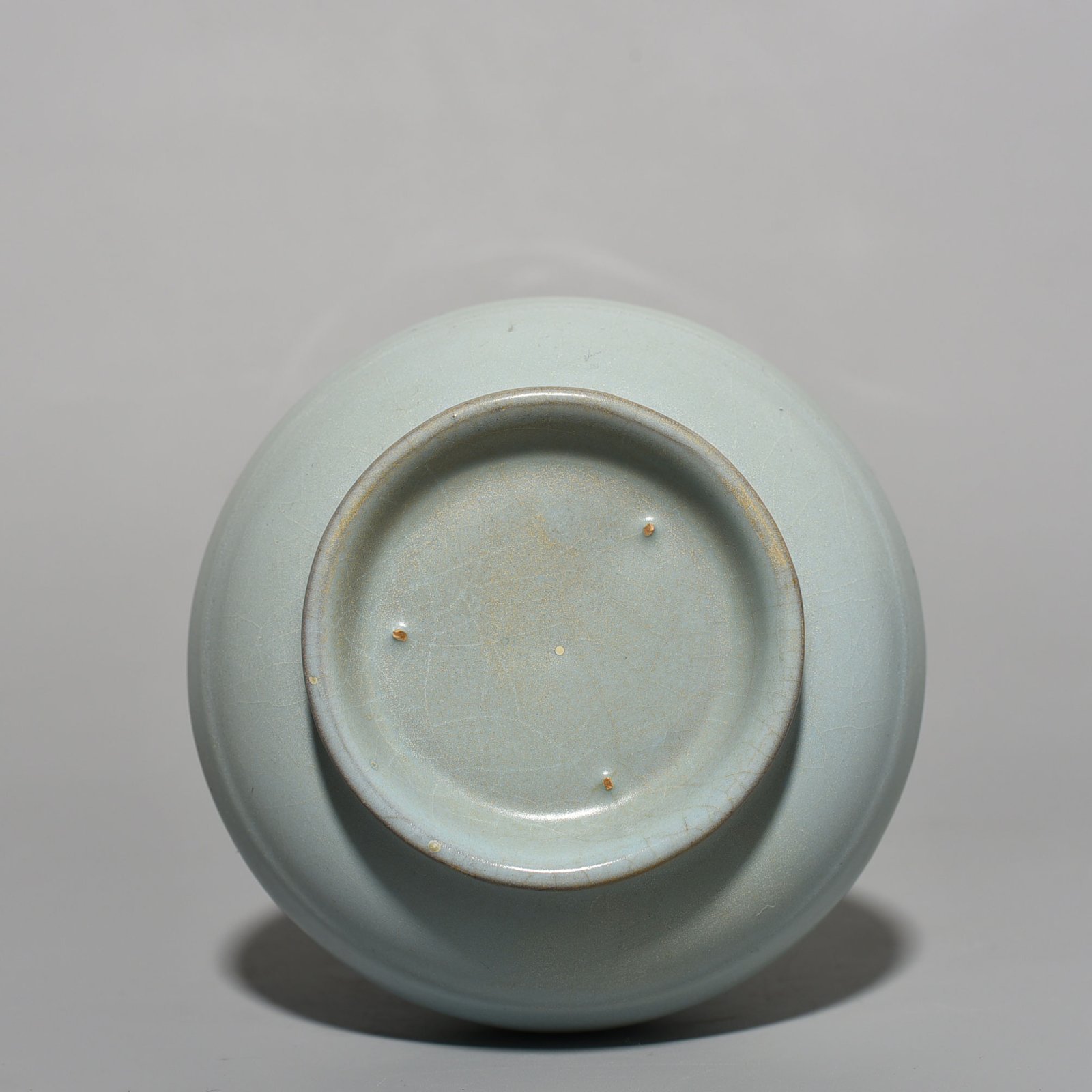 Song Dynasty Ru kiln azure glaze dazzling pattern plate mouth vase