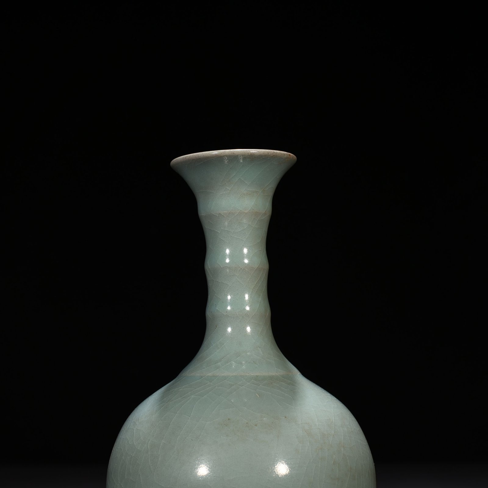 Song Dynasty Ru kiln azure glaze dazzling pattern vase