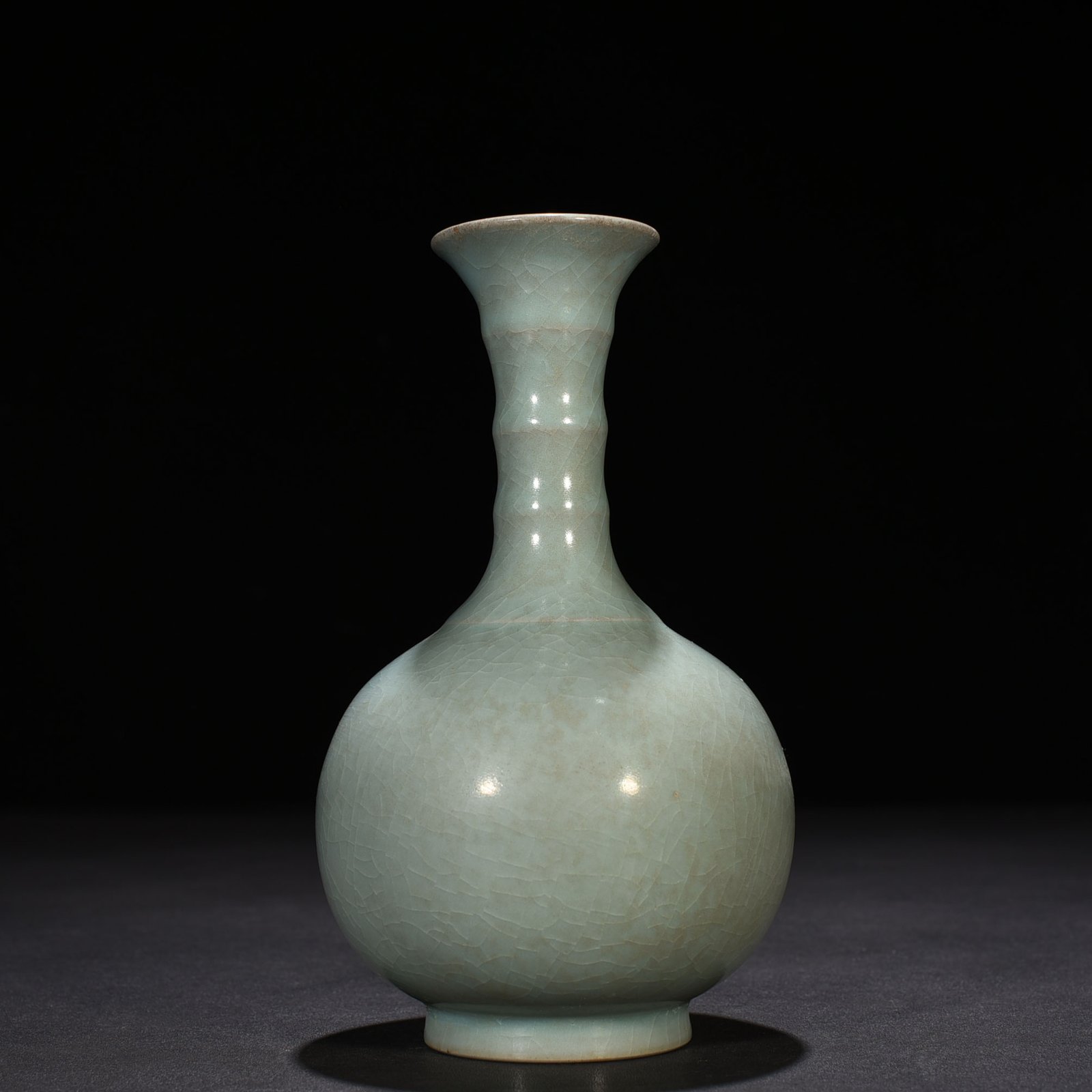 Song Dynasty Ru kiln azure glaze dazzling pattern vase
