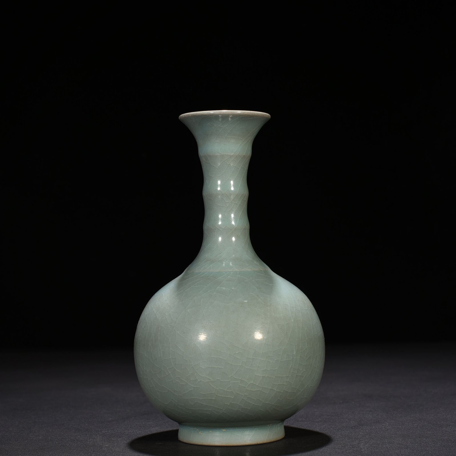 Song Dynasty Ru kiln azure glaze dazzling pattern vase