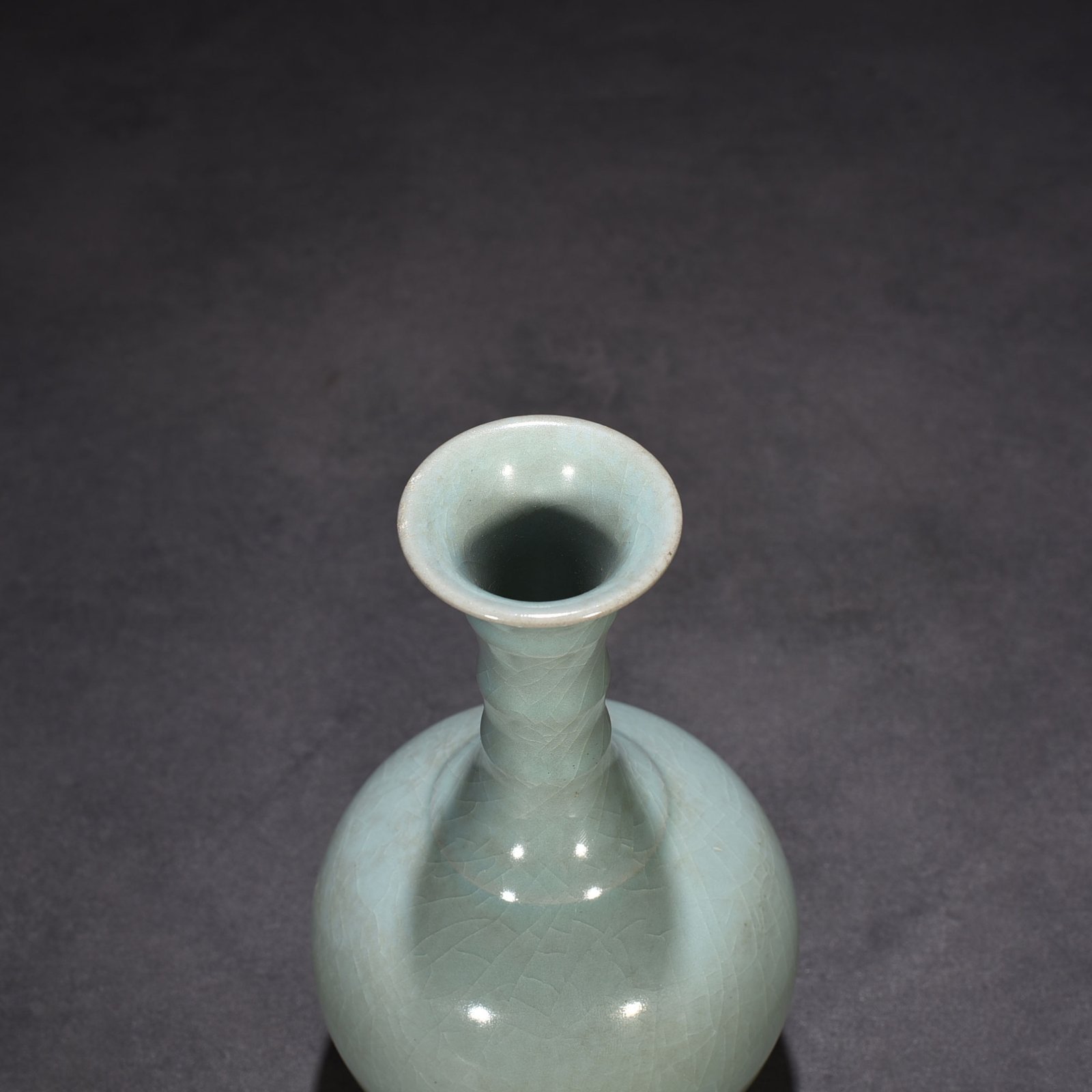 Song Dynasty Ru kiln azure glaze dazzling pattern vase