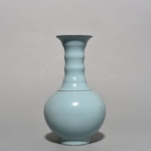 Song Dynasty Ru kiln azure glaze dazzling pattern vase