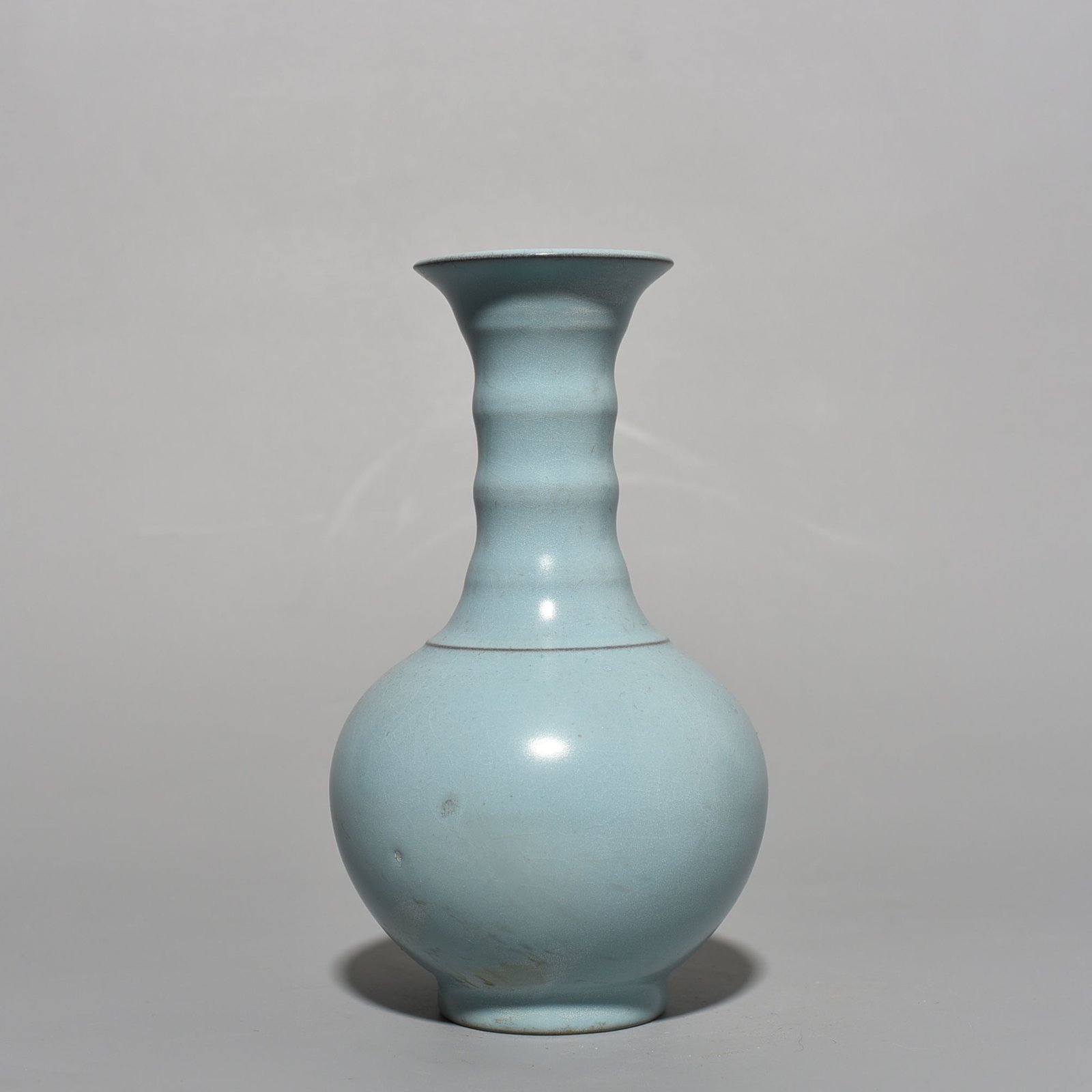 Song Dynasty Ru kiln azure glaze dazzling pattern vase