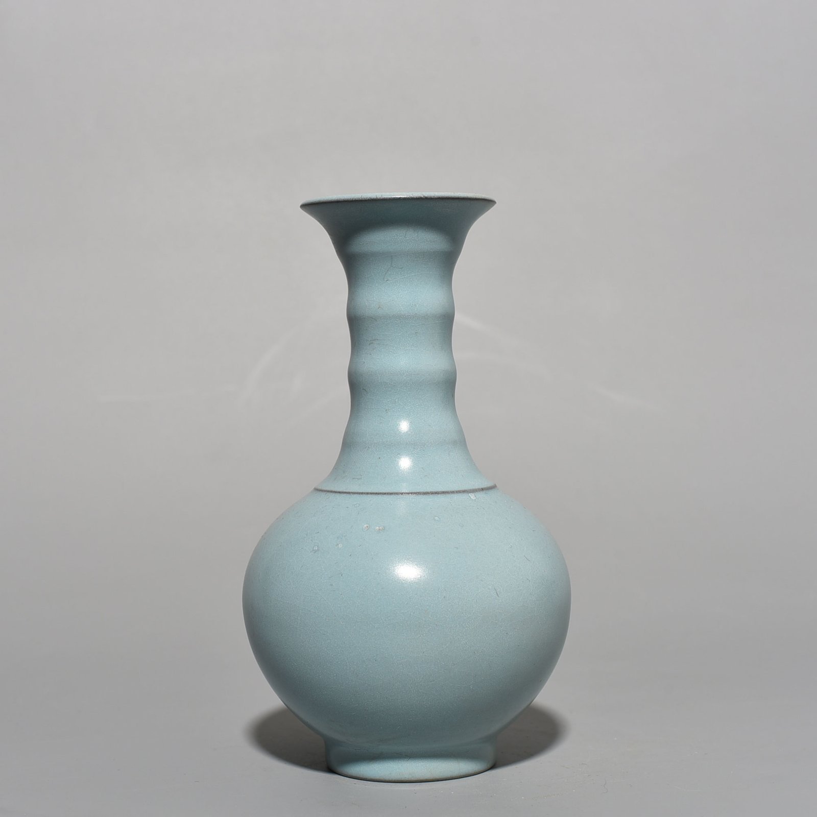 Song Dynasty Ru kiln azure glaze dazzling pattern vase