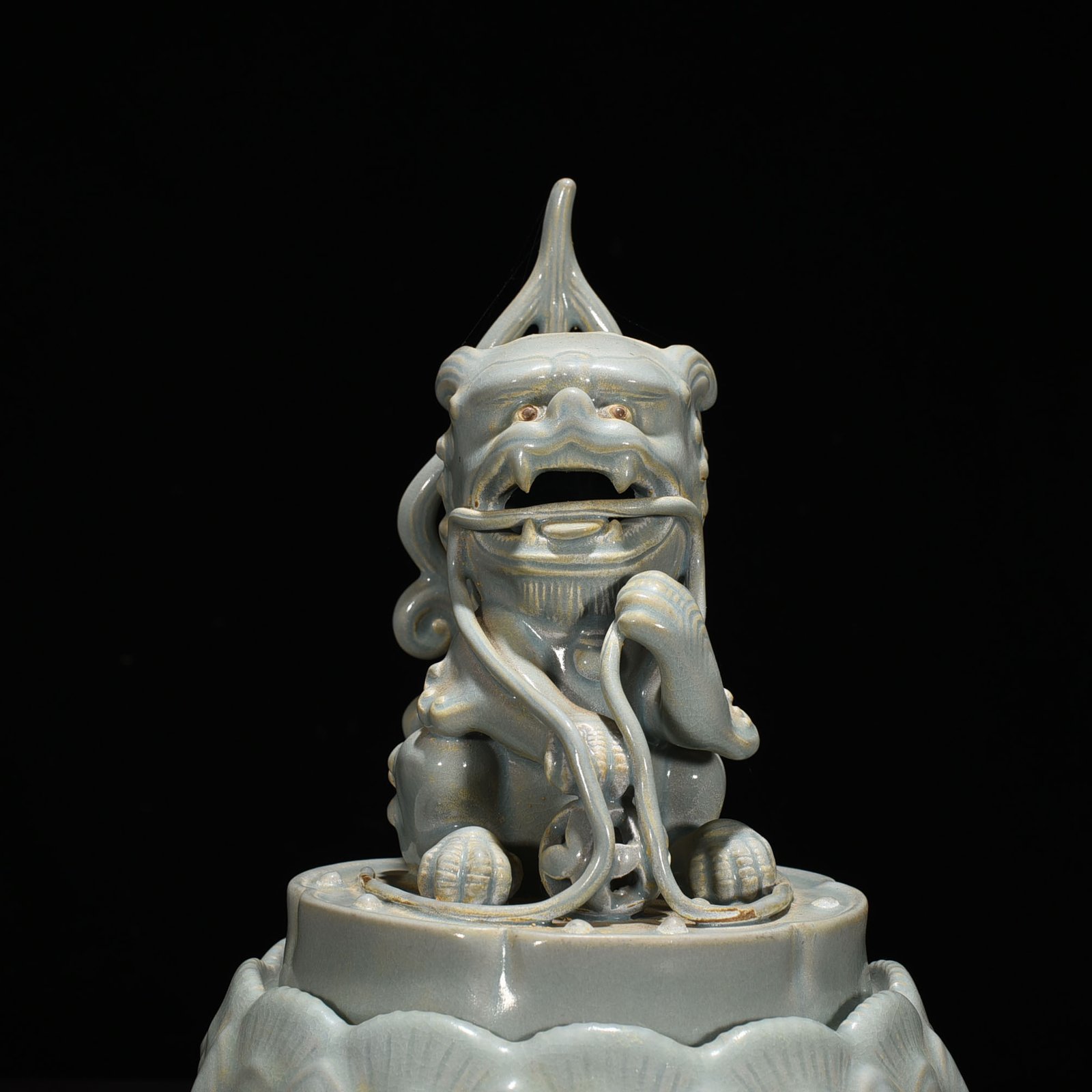 Song Dynasty Ru kiln azure glaze suanni fumigator