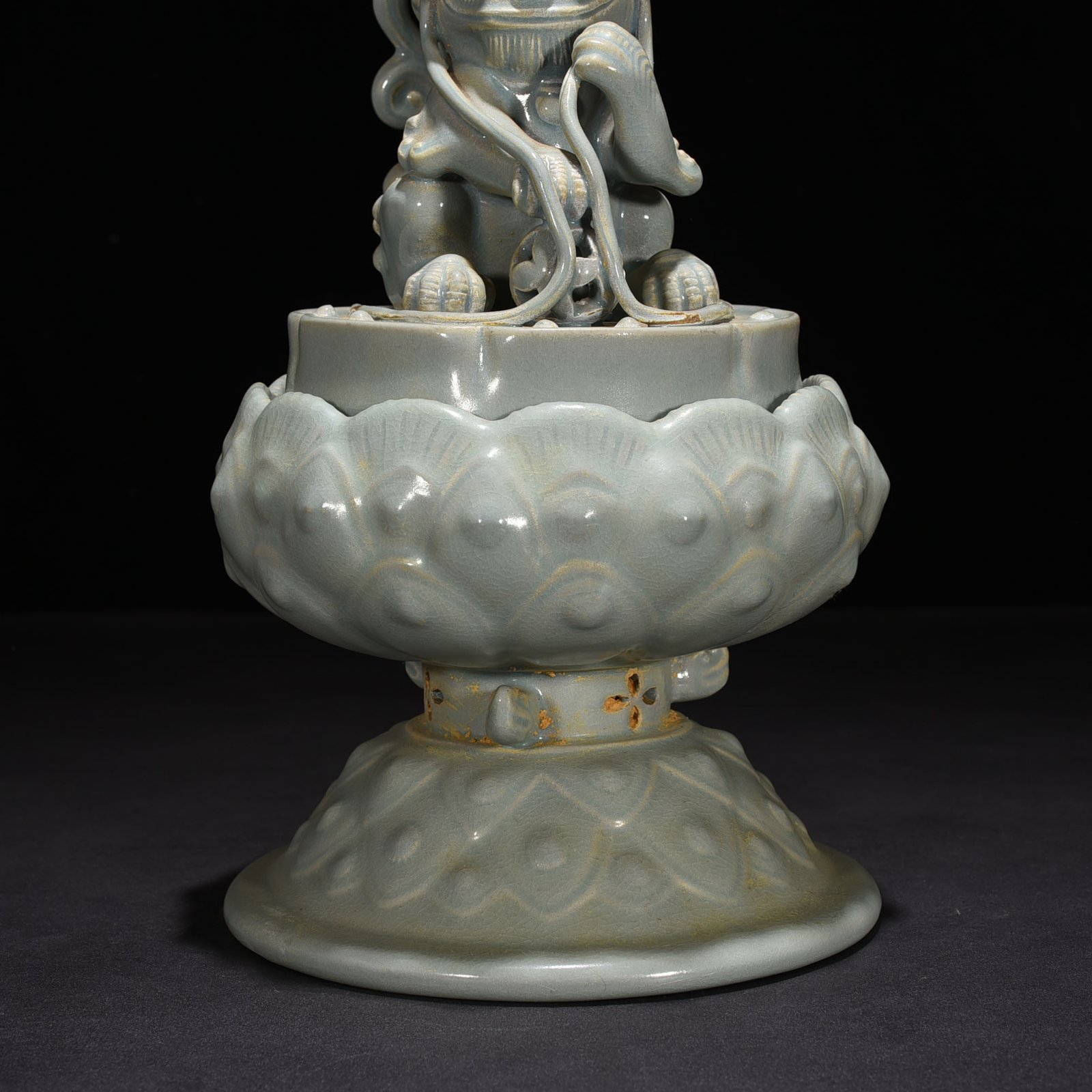 Song Dynasty Ru kiln azure glaze suanni fumigator