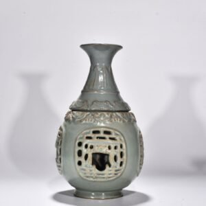 Song Dynasty Ru Kiln sky-green glaze hollow jade pot and spring vase