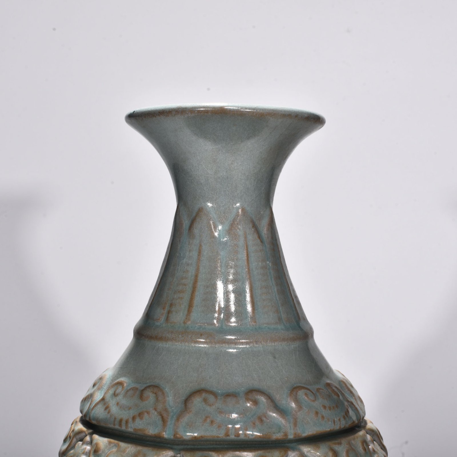 Song Dynasty Ru Kiln sky-green glaze hollow jade pot and spring vase