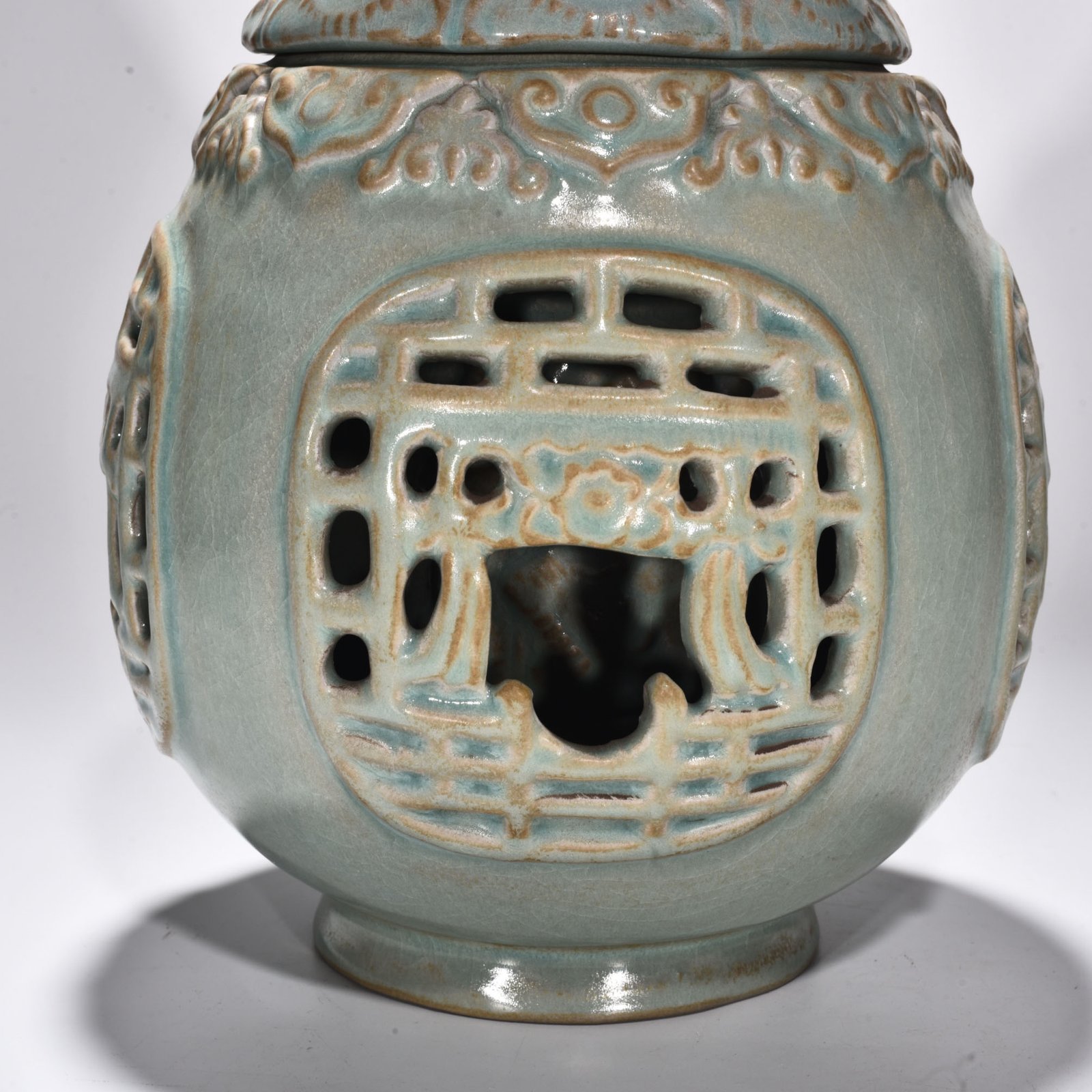 Song Dynasty Ru Kiln sky-green glaze hollow jade pot and spring vase
